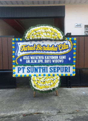 Papan Bunga Duka di Teluk Keramat