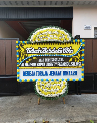 Papan Bunga Duka di Teluk Keramat